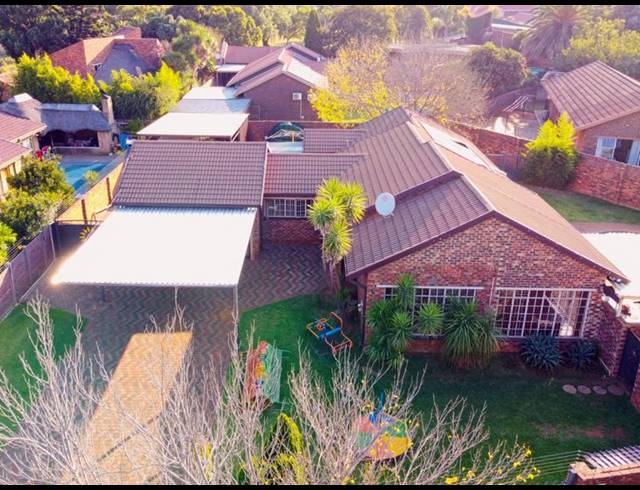 3 BEDROOM HOUSE FOR SALE IN VANDERBIJLPARK SE 3